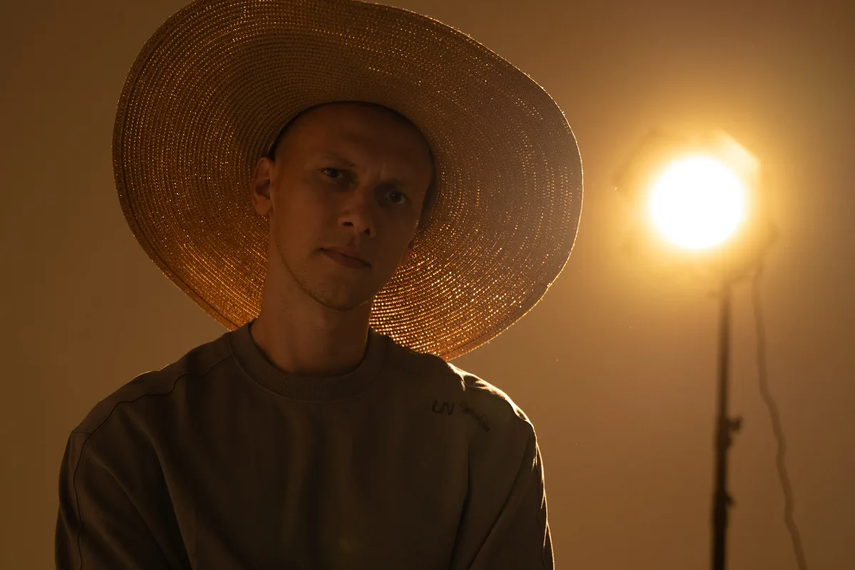 Artur Schmidt im Studio, Gegenlicht